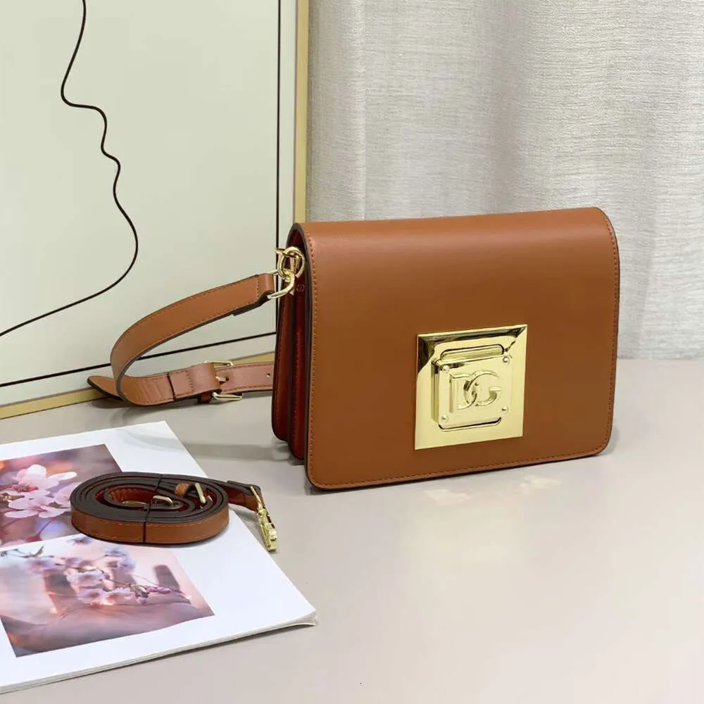 Fashion Women Shoulder Bag Luxury Flip Handbag Classic Letter D