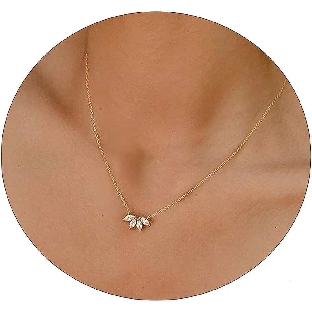 LEXODY Diamanten kettingen voor vrouwen Sierlijke bladketting 14k vergulde gelaagde CZ maanketting Eenvoudige diamanten choker kettingen voor vrouwen Trendy sieraden Geschenken voor G