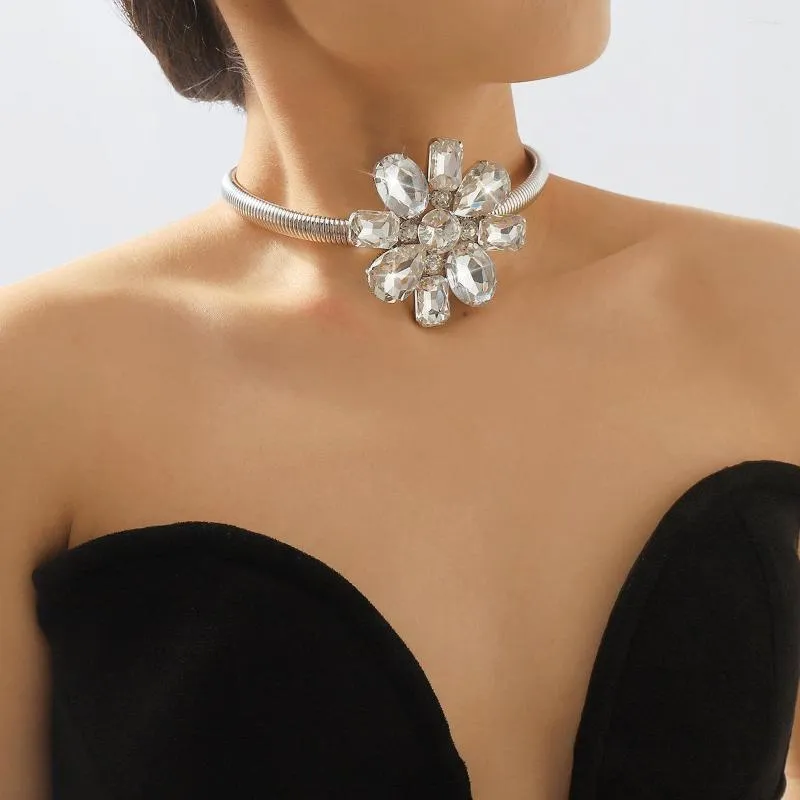Choker Necklace Vintage 2024 Shiny Rhinestone Big Flower