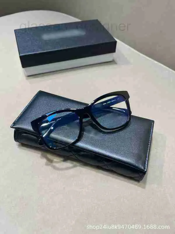 Mode zonnebrilmonturen Designer CH3392 Bril met effen gezicht en zwart frame Anti-blauw licht brilmontuur om gezicht slank en bijziendheid te laten zien Kan worden gecombineerd J7X9