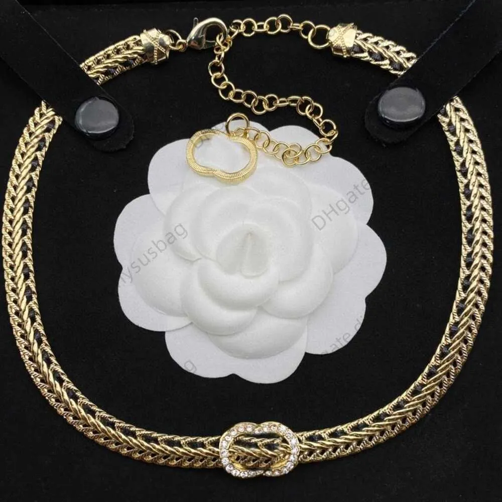 Designer smycken halsband Nytt dubbel halsband orm ben hud piercing mode krage kedja mässing material