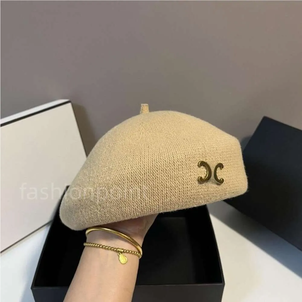 Neue 2023 Berets Designer-Beanie-Mütze, Wintermütze, Baskenmütze, Luxus-CE-Marke, lässige Damen-Baskenmütze, Mischung aus Baumwolle, modische Straßenhüte, Metall-Kasquette, angepasste Hüte, Berretto