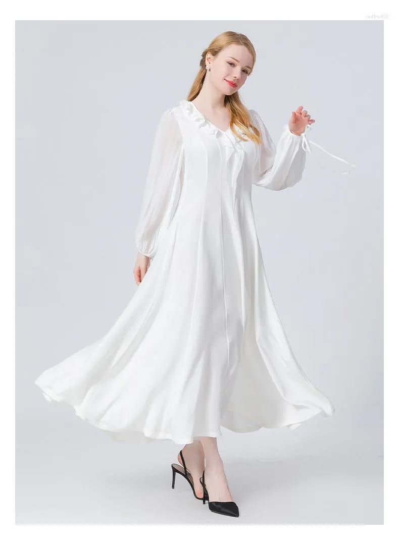 Casual klänningar Silke 30 m/m mjölkvit V-hals Bohemian Maxi för kvinnor Ruffled skarv Lace Lantern långärmad festklänning AE1007