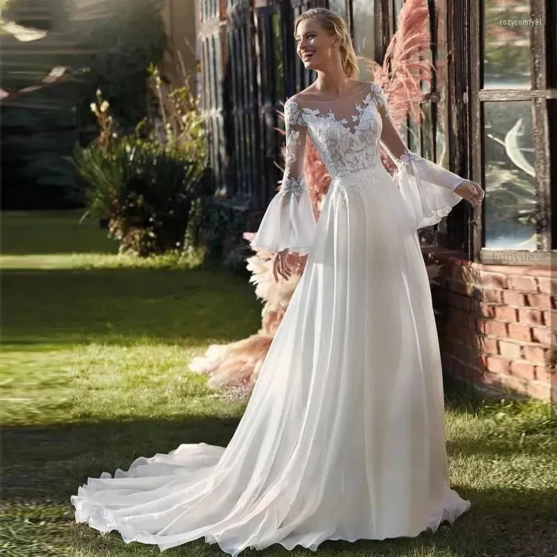 Robe de mariée de plage magnifique blanc 2023 arrivée sexy dos nu manches longues évasées a-ligne robe de mariée en tulle col rond robes de fiesta