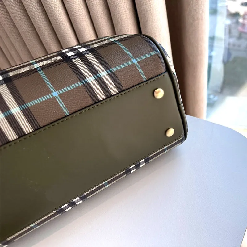 New premium Fashion Designer bag Hand-held crossbody bag olive green new plaid 30X22 Crossbody bag no box