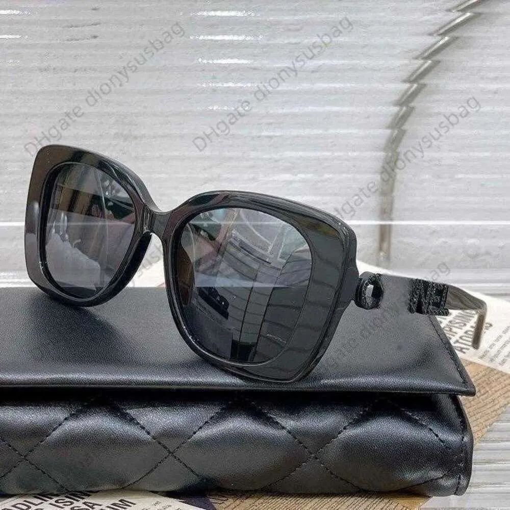 Óculos de sol de designer 5422 modelo de óculos de gato com pernas de letras ocas personalizadas quadro preto uv resistente condução