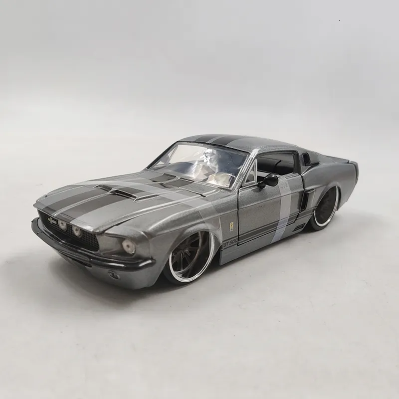 Литая под давлением модель автомобиля JADA 1 24 Scale Ford Mustang Shelby GT500 Модель автомобиля из сплава Литой под давлением металлический автомобиль Игрушка для взрослых Поклонники Коллекционные сувениры Подарки 230908