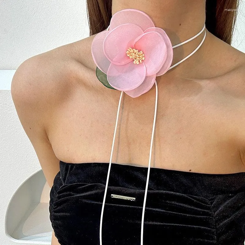 Vintage Flower Choker Necklace –