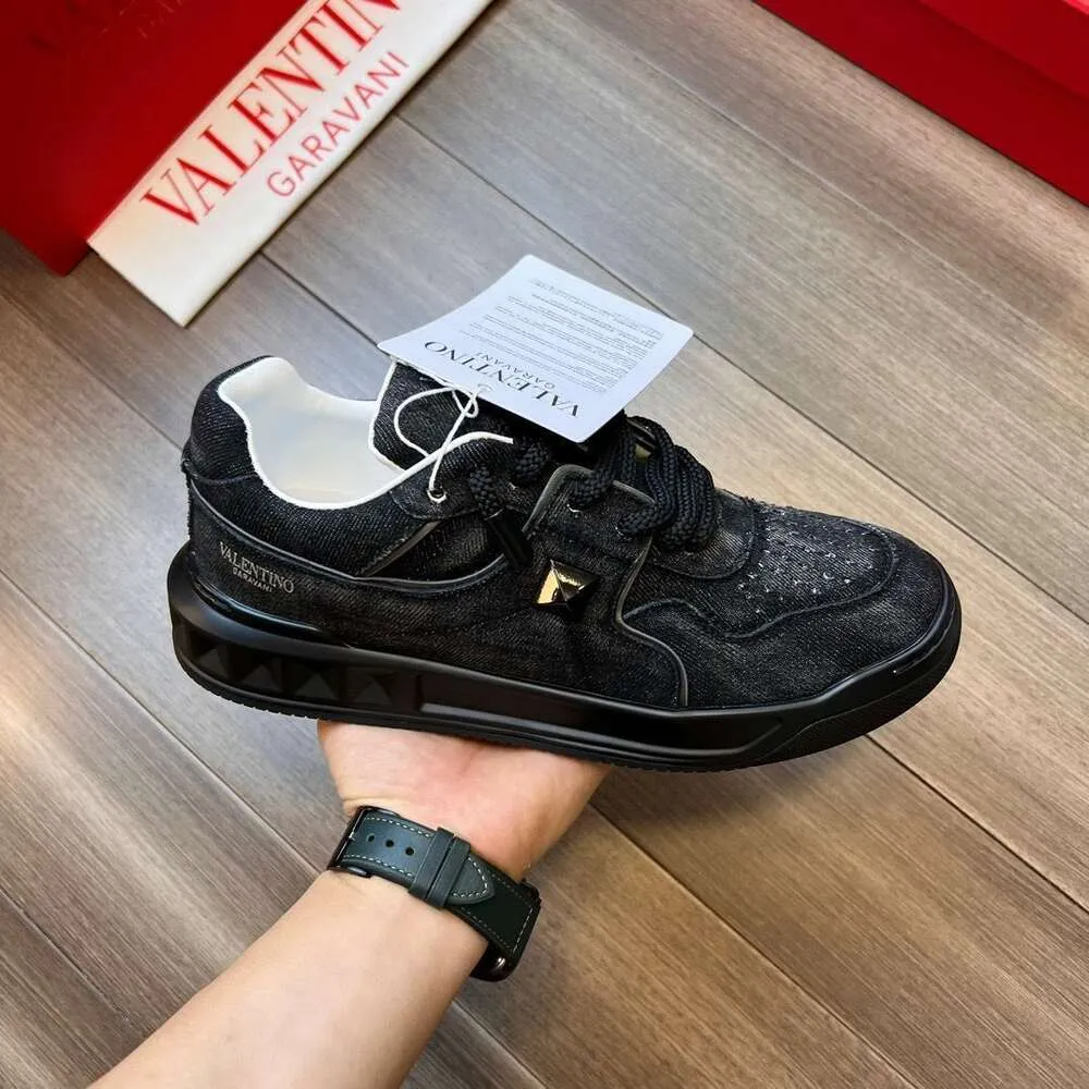 Dhgate valentino best sale shoes
