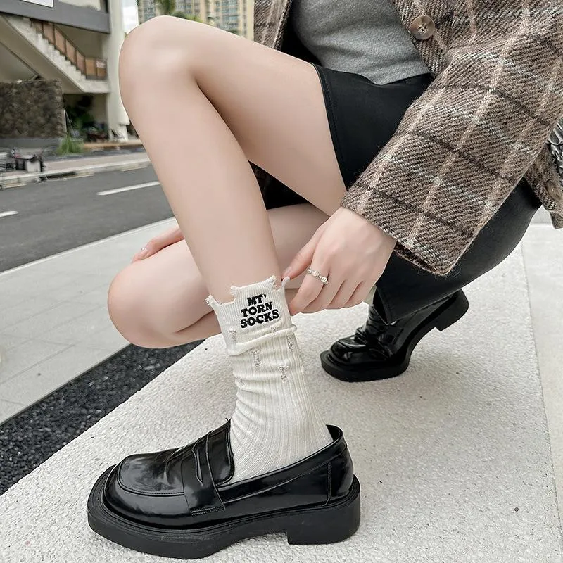 Women Socks Ins Style Street Trend Fashion Engelska broderier Broken Beggar Korean Cotton Personality Hip Hop Mid-tube