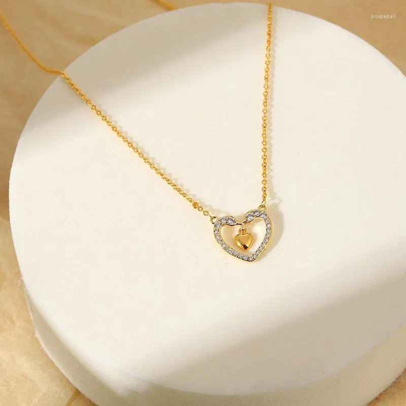 Pendant Necklaces Women Elegant Heart Bezel Zircon Gold Plated Copper Jewelry Clavicle Chain Girls Love Date Anniversary Necklace Gifts