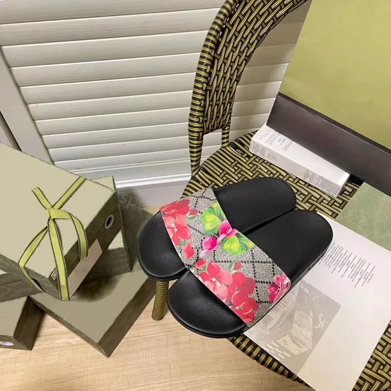 Z slajdami projektantami pudełek dla mężczyzn Kobiety luksusowe kapcie pantoufle kwiat płaski pantofel oryginalny skórzany gumowy sandał męski damski sandał