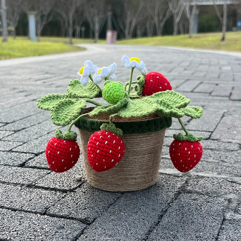 Kunstblumengrün, handgefertigte gehäkelte Erdbeeren, künstliche Bonsai-Pflanzen im Topf für kreative Geschenkidee, niedliche Schreibtischdekoration für Büro/Zuhause/Wohnzimmer 230907