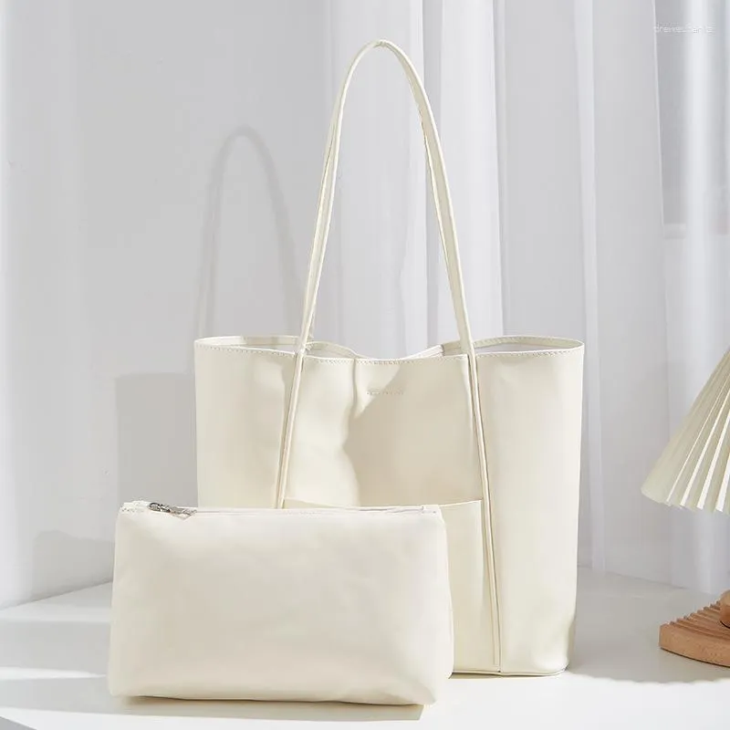 Kvällspåsar Spring Women's Bag Soft Leather Solid Color One Shoulder Tote Stor kapacitet Studentföretag som bär mamma