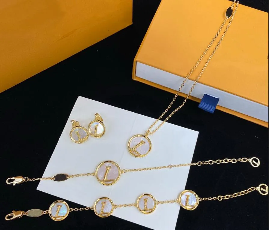 Europe America Style Jewelry Sets Lady Women Engraved V Initials L to V shell Enamel Gold Coin Necklace Earrings Bracelet Sets With Box LVS13 --016