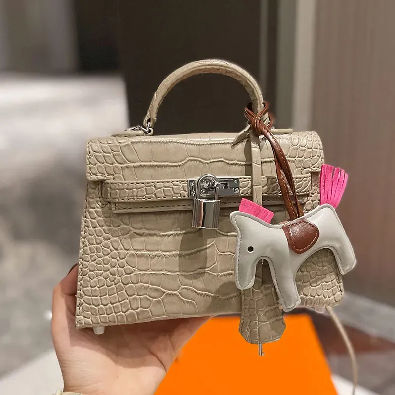 Dameshandtas Alligator Schoudertas Flap Tote Bag Echt leer Hardware Lock Hasp Kleurrijke dierenhanger Reliëfstempel Letters Hoge kwaliteit portemonnees