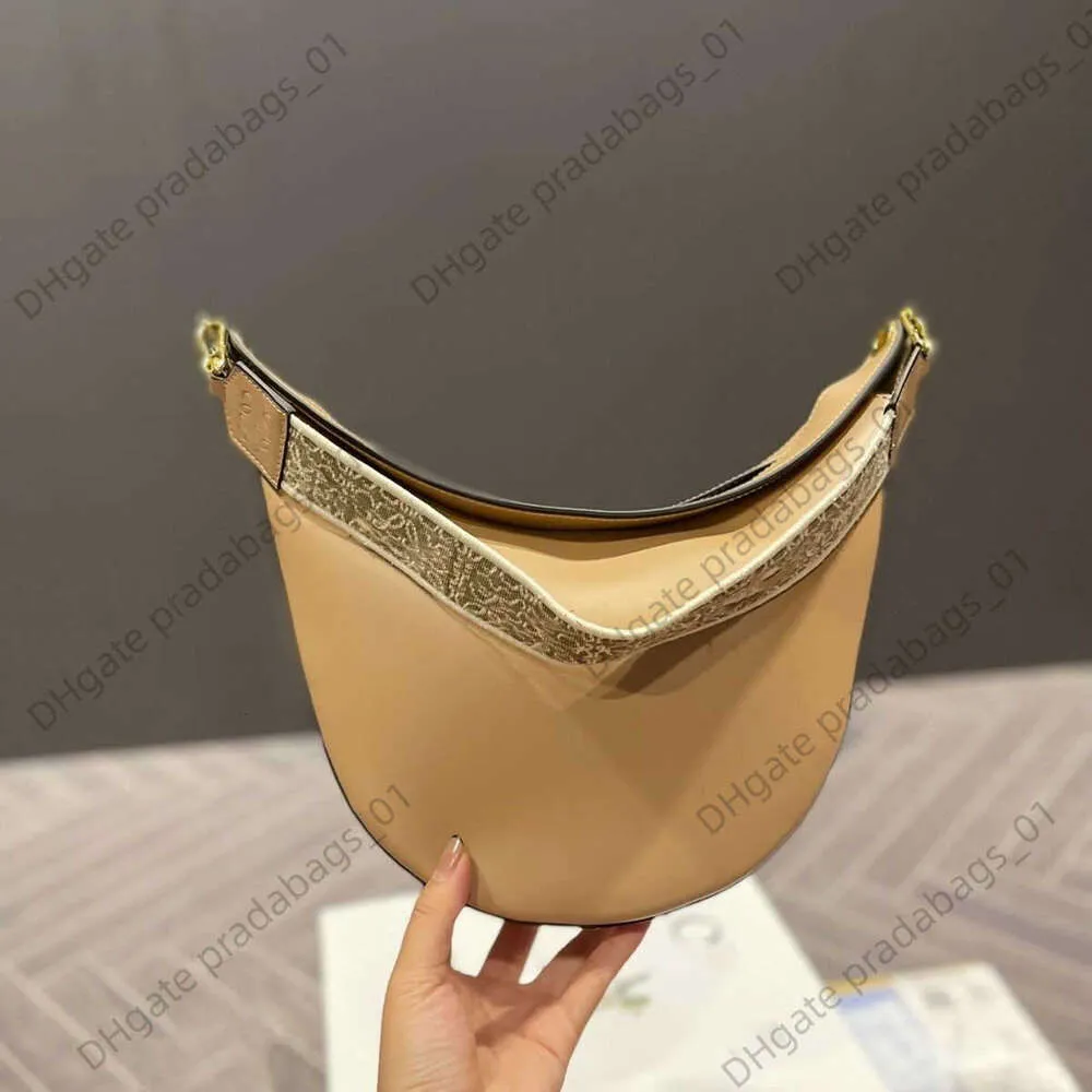 Lowes torebki torebki torebki damskie wysokie piękno celebrytka światła luksus francuski klasyczny haft klasyczny pasek na ramię nowa torba półksiężyca
