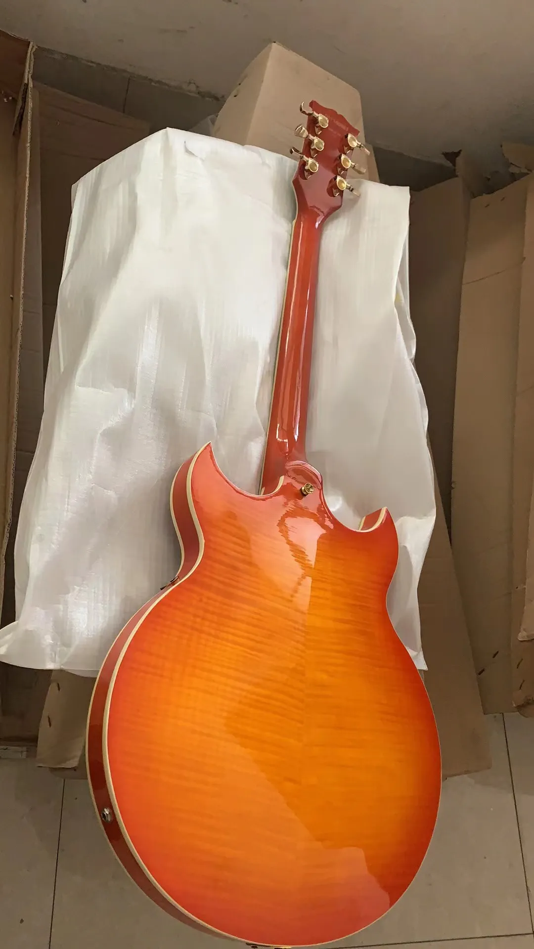 nuova chitarra elettrica Custom Shop jazz corpo cavo Lemon Burst all'ingrosso