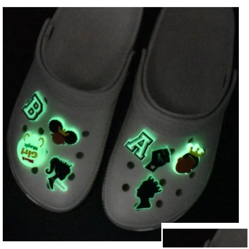 Shoe Parts Accessories Black Cartoon Pvc Charms Gardenshoe Buckle Glow Luminous Buckles Fit Bracelets Clog Jibz Shoes Decoration Drop Dhvja