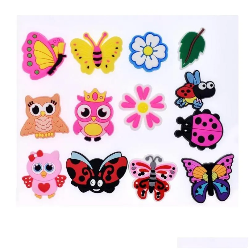 Piezas de zapatos Accesorios Mariposa Pvc Encantos de dibujos animados Adornos Hebillas Aptas para zapatos Pulseras Niños Charm Decoración Bandas Pulsera Dro DH76X