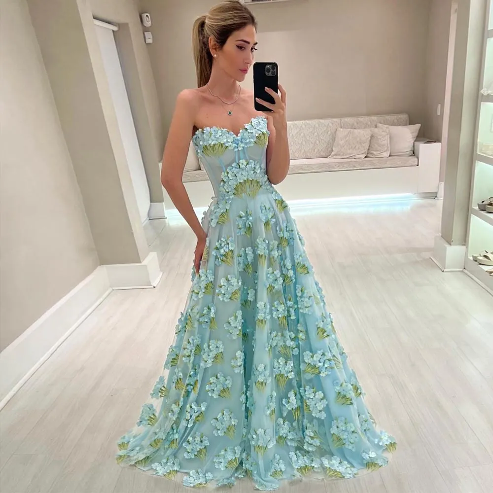 Fabulous Embroidery Prom Dresses 3D Appliqued Evening Gowns A Line Strapless Neckline Floor Length Tulle Formal Dress