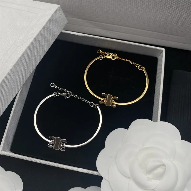 Nouveaux créateurs de mode Bracelets à la mode Bracelet cadeau de luxe Femmes Designer Bijoux Femmes Ornements Argent Chaîne en or Chaînes de fête de mariage