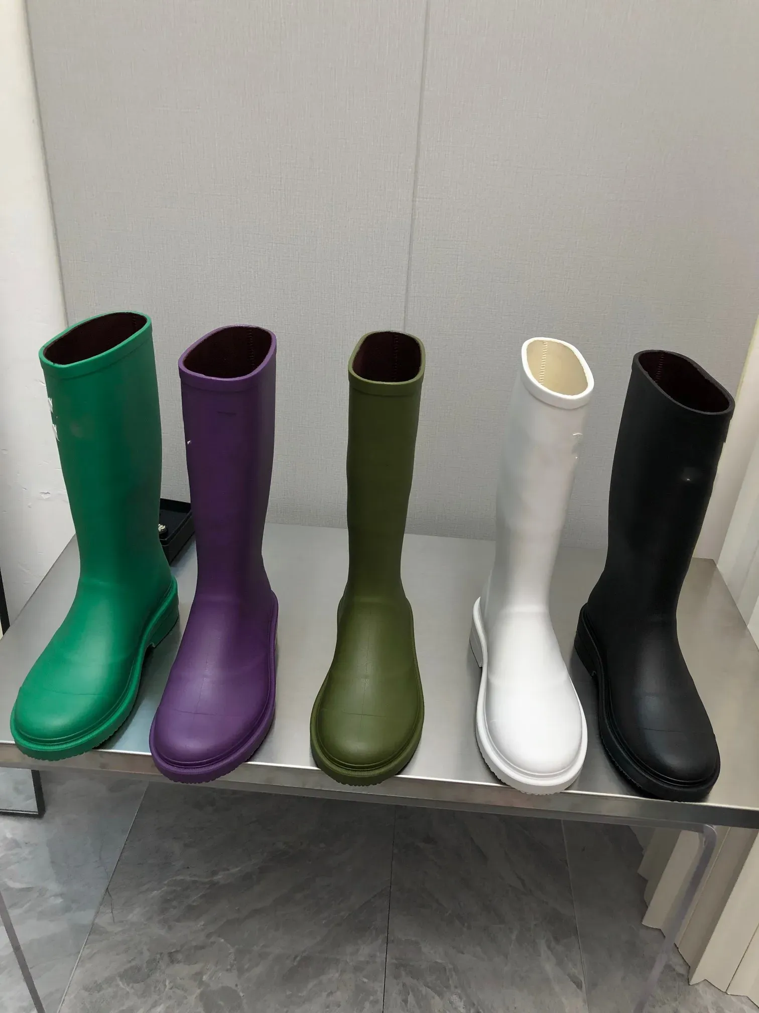 Bottes de pluie résistantes à l'eau pour femmes, bottes au genou, Tube moyen, fond épais, cheminée, Style britannique, chaussures Martin, taille 36-41