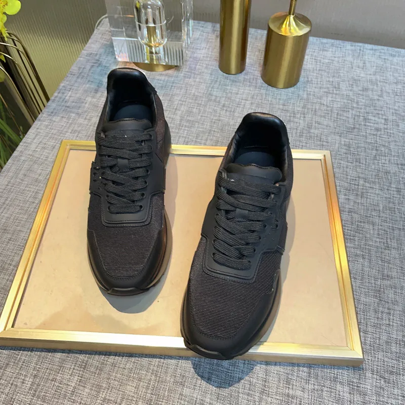 Chaussure de plate-forme en or rose noir blanc pour femme man designer chaussures décontractées sneaker surdimensionné en daim 0904