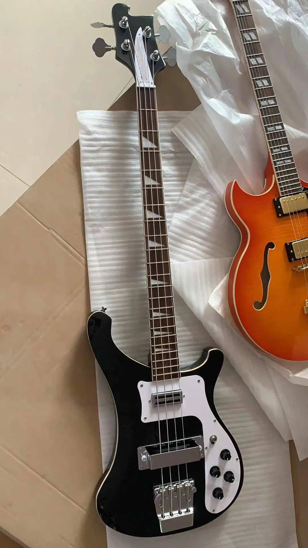 Yeni 4003 4 Strings Electric Bass Çin Gitar OEM Ücretsiz Nakliye