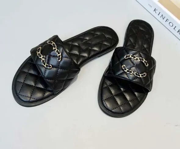 Tasarımcı Sandal Slaytlar Kadın Moda Siyah Havyar Deri Baba Sandalet Gold Logo Klasik Lüks Plaj Slide Slipper Tatil Açık