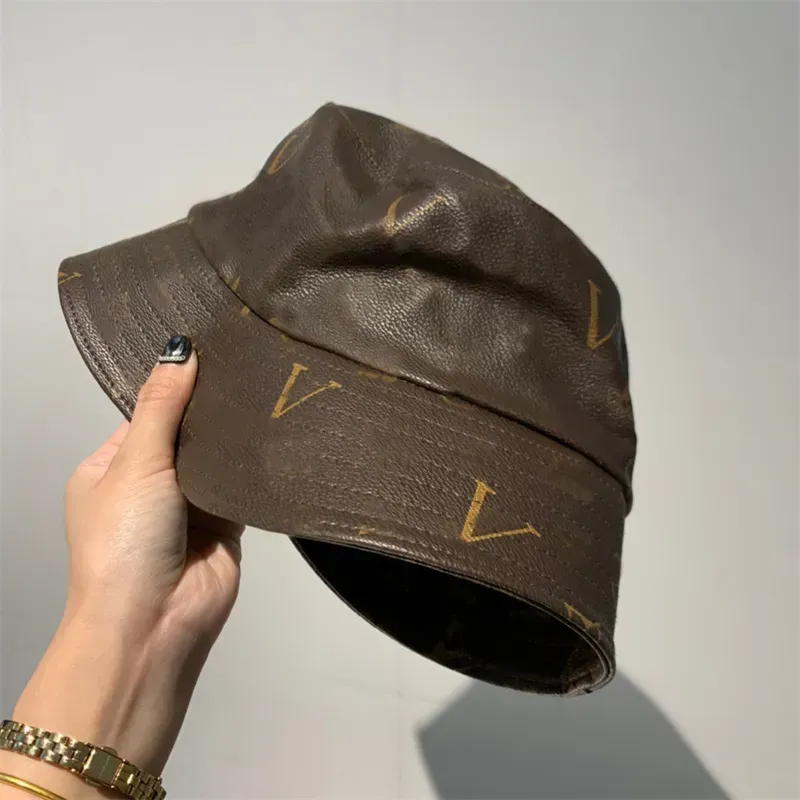 Chapeau de godet de concepteur pour hommes femmes de luxe Casquette V en cuir Chapeaux de bateau en plein air chapeau à large bord unisexe casquettes décontractées casquette de balle marron TOP M-5