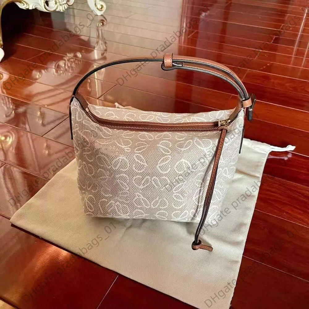 Modèle assorti nouveau LOWE Cubi boîte à déjeuner sac brodé Jacquard médiéval femmes aisselles en cuir à main