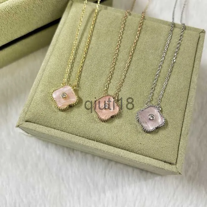 Kolye Kolye 18K Altın Kaplama Kolyeler Lüks Tasarımcı Kolye Çiçekler Dört Yaprak Yonca Cleef Fashional Kolye Kolye Düğün Partisi Takı İyi X0909