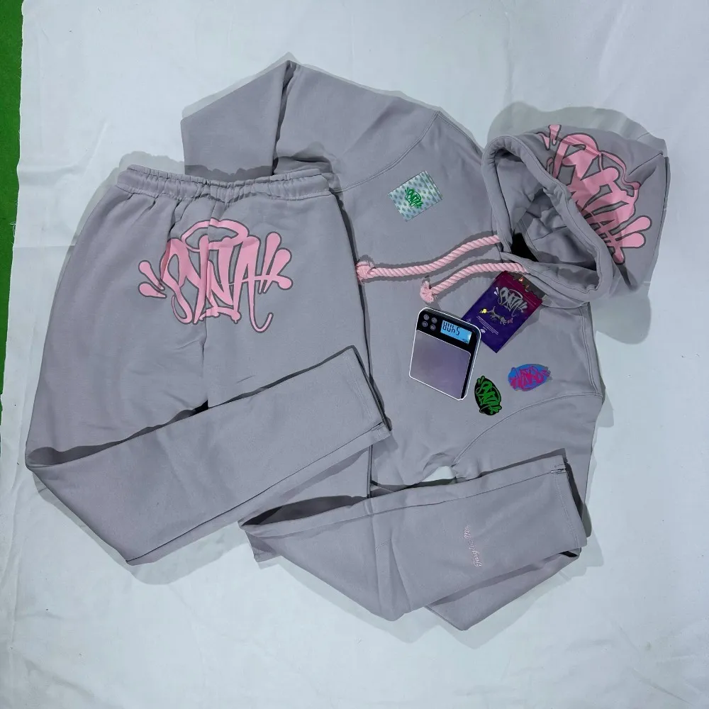 Chándales para hombres Synaworld Y2K Conjunto de 2 piezas Hip Hop Letras de gran tamaño Sudadera con capucha Sudadera Pantalones de pista Hombres Mujeres 2023 Ropa deportiva Streetwear