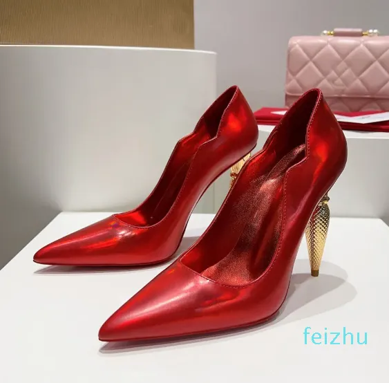 Cone heel pumps top