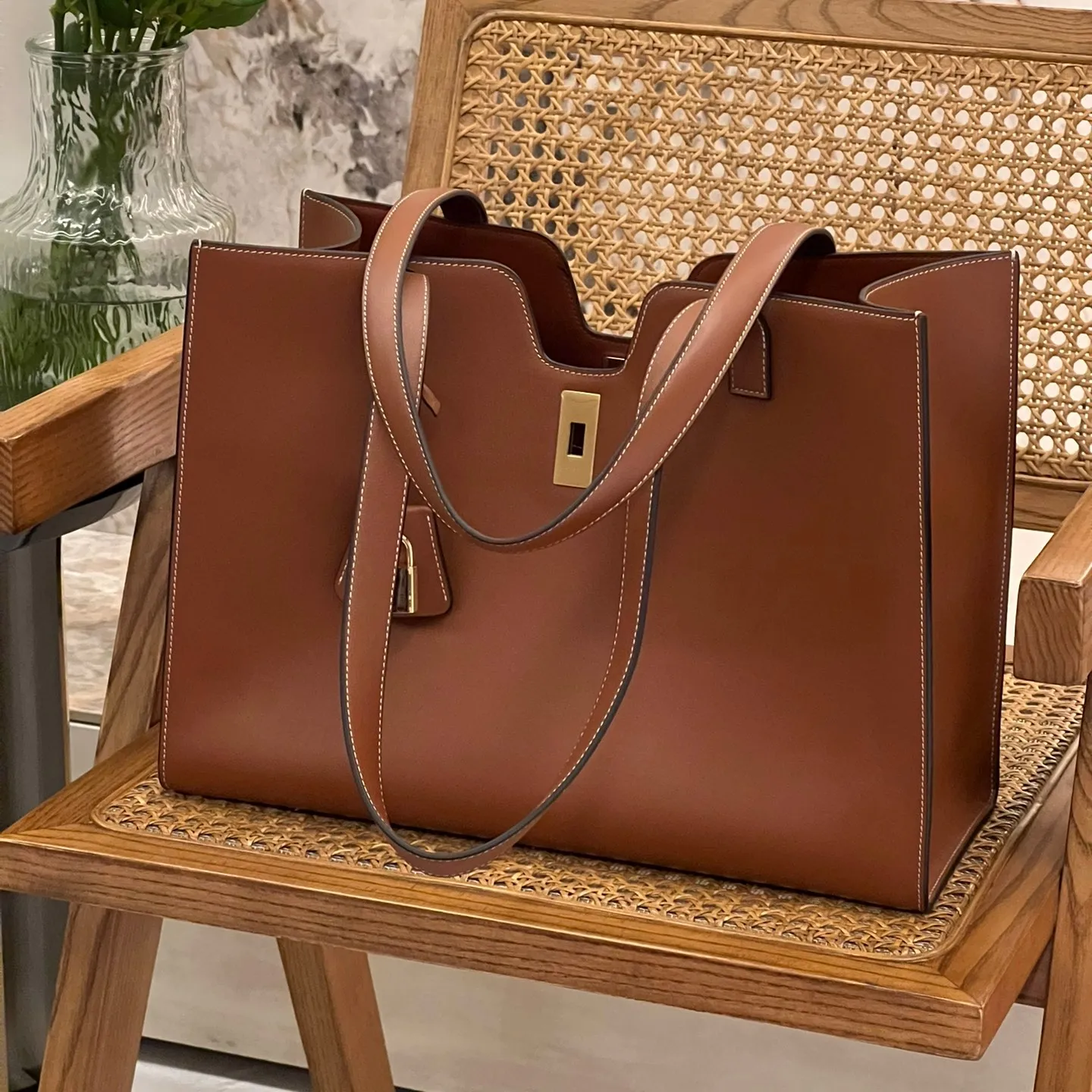 Hot Sales Tote Bag Luxury Designer Bag In Smooth Calfskin Fashion Handbag Turn Lock Closure Canvas Genuine Leather The Tote Bag From 480 16 DHgate