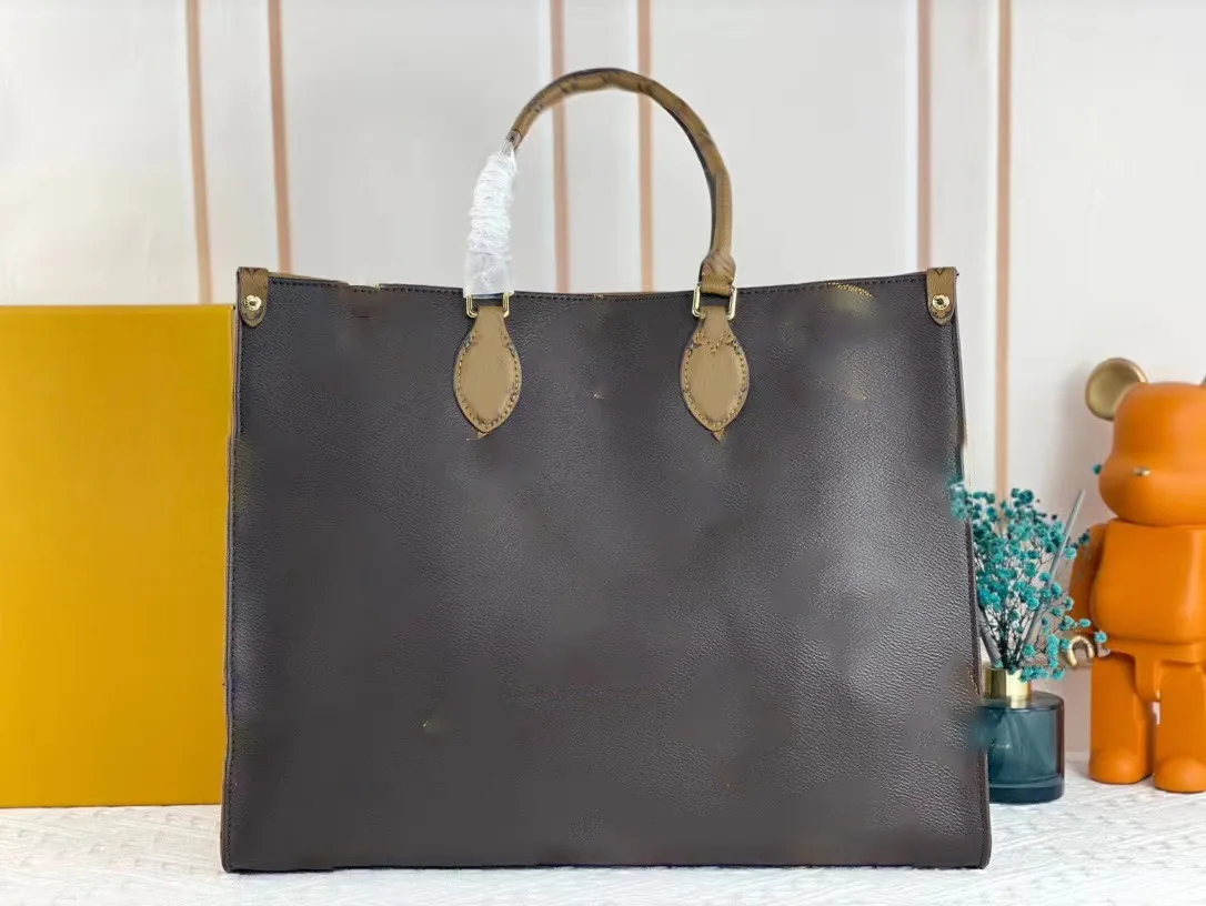 Tasarımcı Omuz Çantası En son çanta moda klasik çanta markası iki boyutta çalışıyor, alışveriş yapın veya hafta sonları m44579