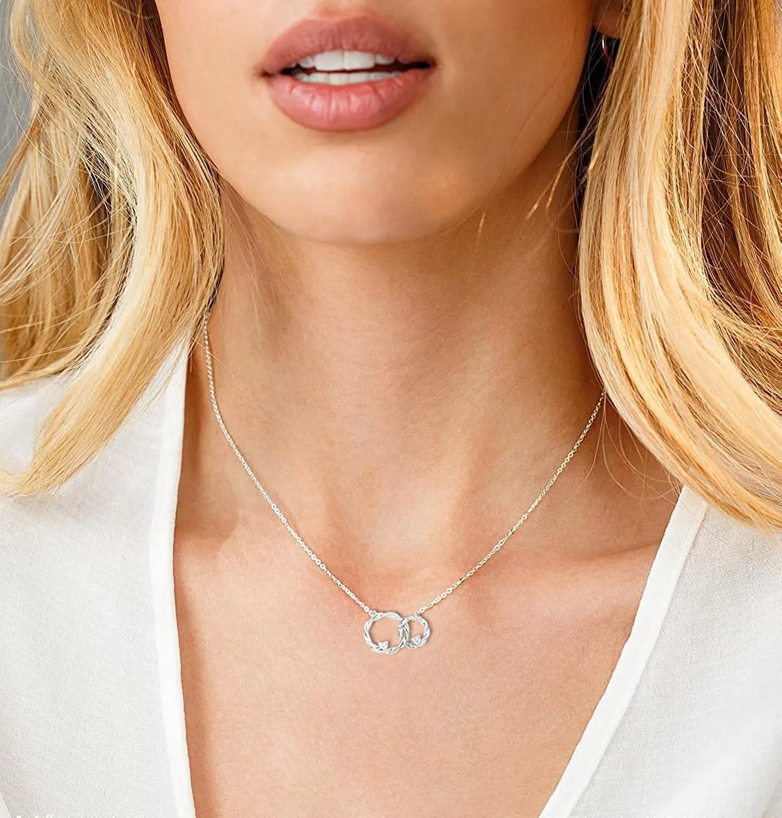 Double Ring Twist Necklace Female Europe och USA Simple Ring Ring Pendant Collarbone Chain