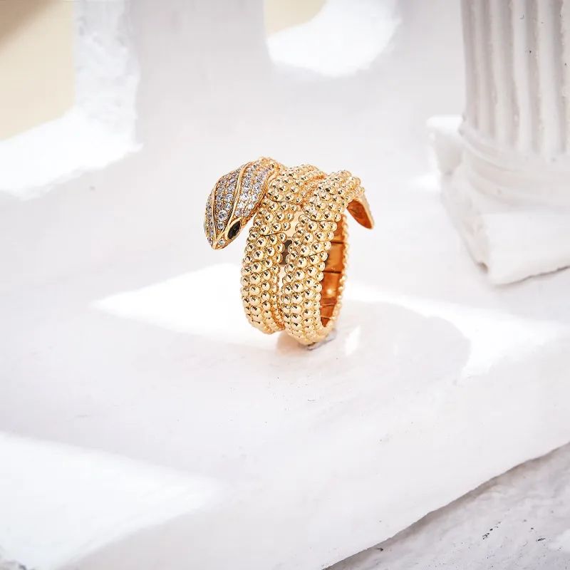 Collezione di designer Stile Anello aperto Donna Lady Pavè di diamanti Champaign Colore oro Perline piene elastiche Doppio cerchio Serpente Anelli di serpente Gioielli di alta qualità