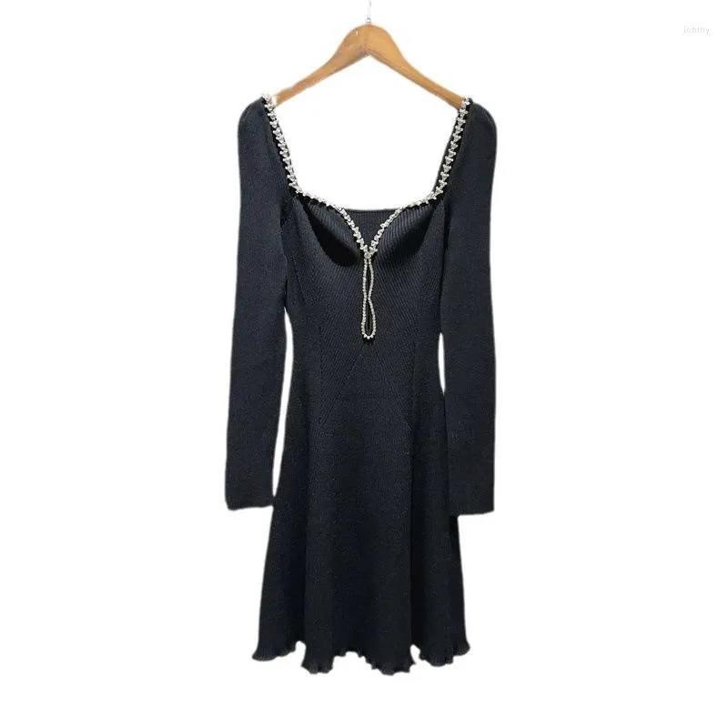 Casual Dresses High Quality Knitted Dress 2023 Autumn Winter Style Ladies Sexy Square Collar Crystal Beading Deco Long Sleeve Sweater