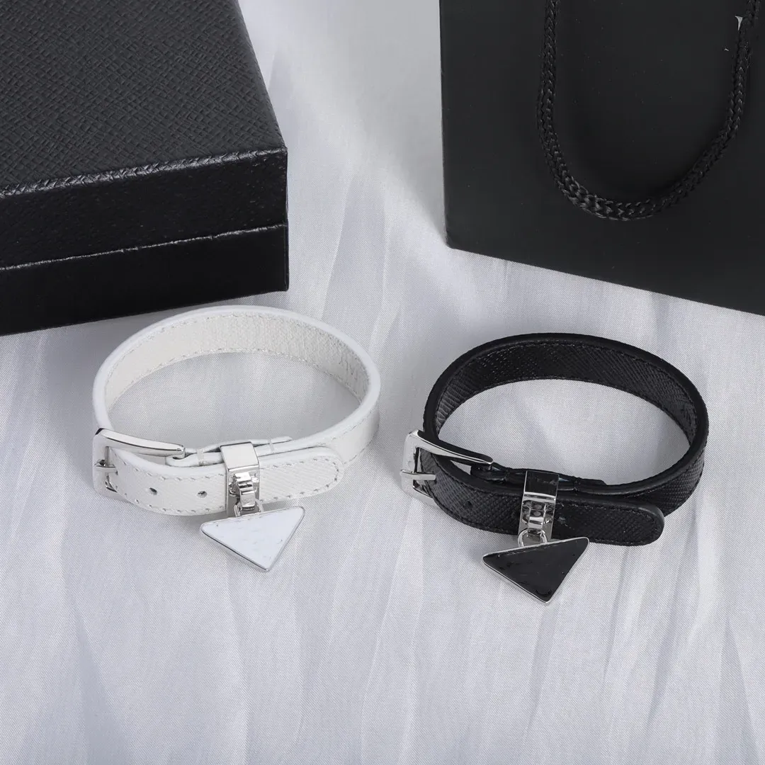 Designer de luxo preto pulseiras charme pulseira de couro para mulheres homem banhado branco corrente pulseiras fornecimento