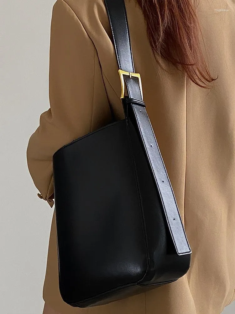 Messenger bag leather clearance womens