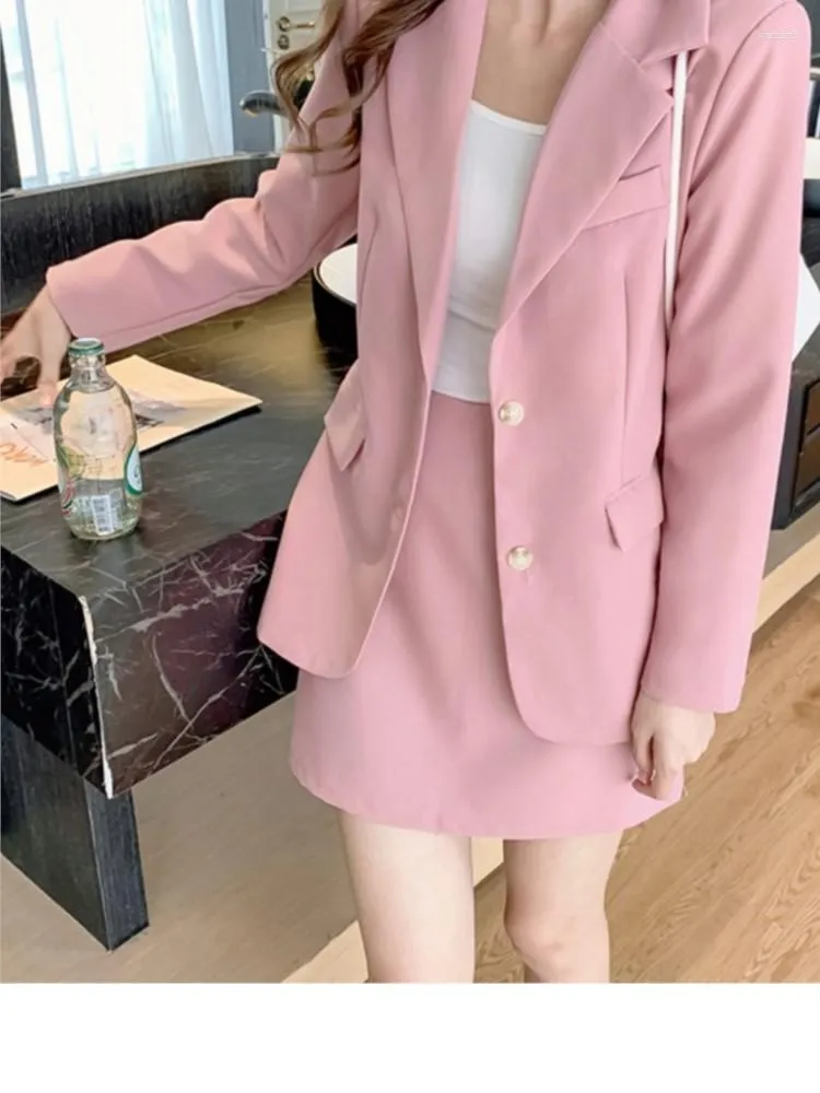 Robe de deux pièces Femmes Blazer Rose Costumes Printemps Automne 2 Pièces Ensemble Haut de gamme Bouton de revers cranté Hauts Mini Jupes Bureau Dames Vêtements