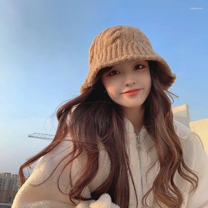 Bérets Show Face petite version coréenne de chapeau de bassin en laine fait à la main rétro automne et hiver chaud tout-match pêcheur tricoté blanc