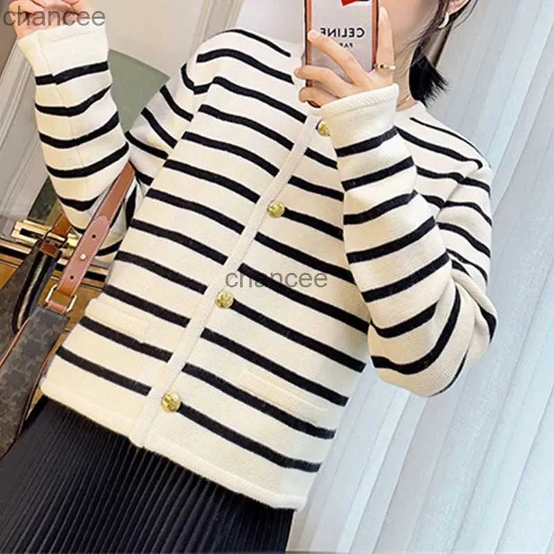 Maglioni Maglioni Cardigan corto a righe bianco nero Donna Moda coreana Maglione elegante Top a maniche lunghe Cardigan primaverile donna traf 221020 HKD230911