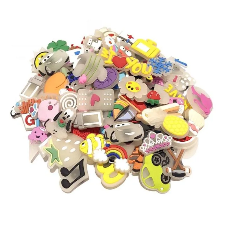 Pièces de chaussures Accessoires Panda Chien Chat Mer Animal Musique Forme Mixte Dessin Animé PVC Charms Boucle Glow Boucles Lumineuses Fit Bracelets Clog J Dhyg1