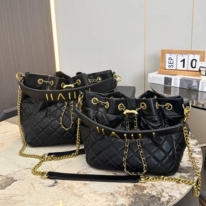 Siyah büyük kapasiteli kadın omuz kovası torbası deri elmas kafes kapitone lüks el çantası altın donanım yazı crossbody tasarımcı çanta bavul 22 27cm