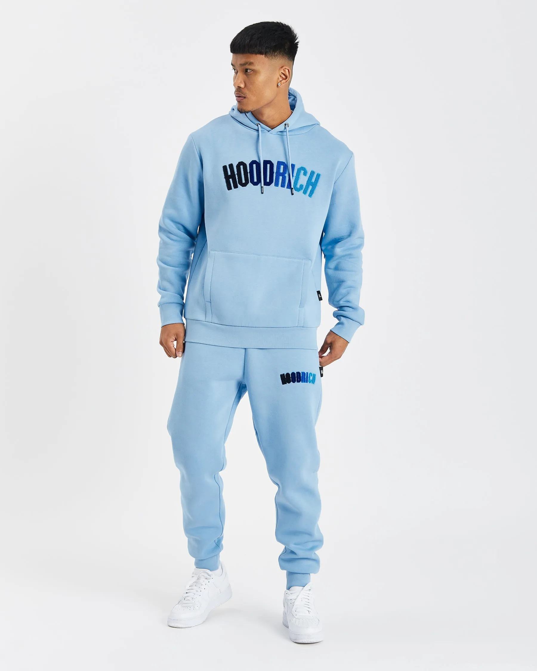 Ensemble De Sweats à Capuche Colorés En Tissu Différent. Il S