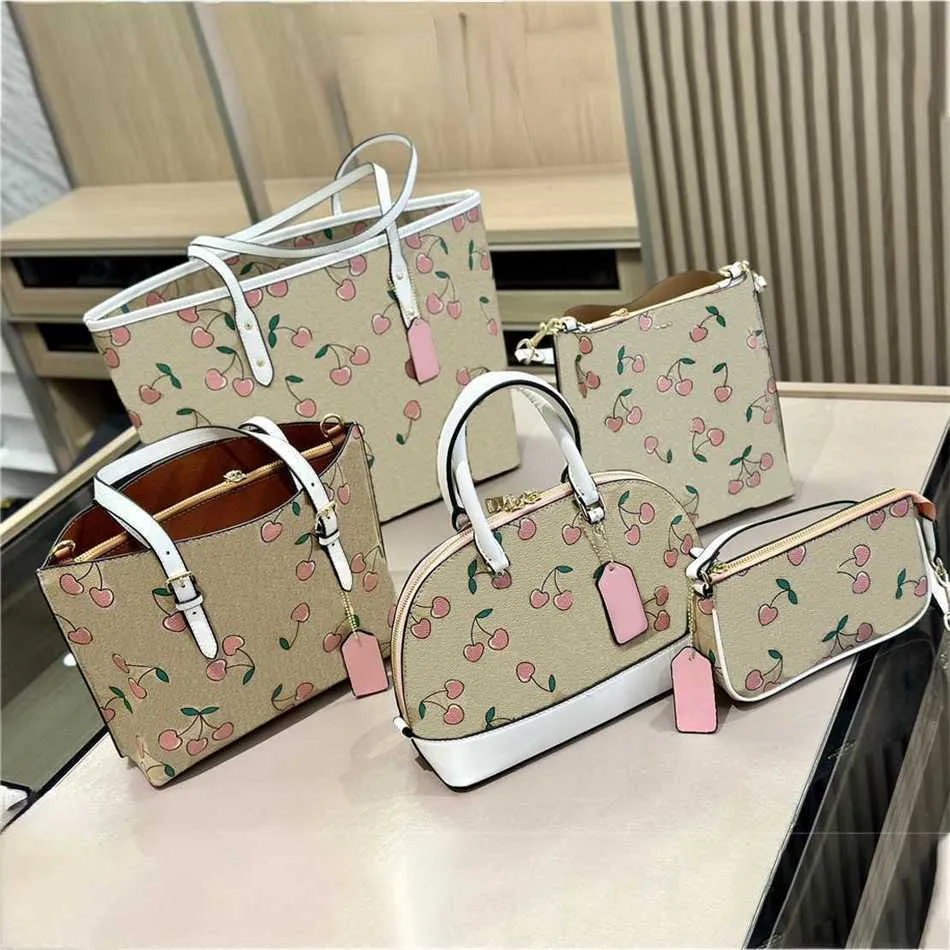 C-väska 5 stil rosa körsbärsdesignväska totes mode tygväska kvinnor baguette c bokstav lyxhandväska läder axel shopping väskor kvinnlig korsbody purse 230119