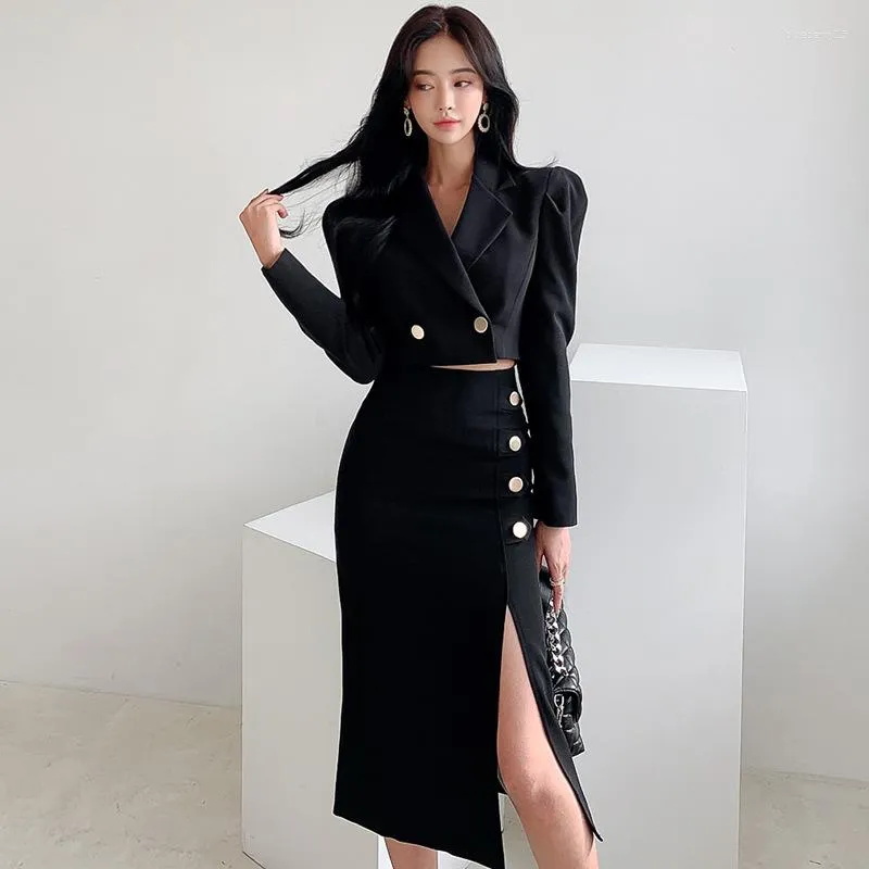 Abito a due pezzi 2023 coreano sexy elegante sottile giacca sportiva da donna 2 set nero giacca corta cappotto top e pacchetto diviso gonne all'anca abiti